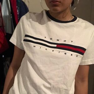 TOMMY HILFIGER T-SHIRT